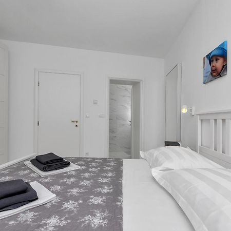 Apartment Lotte With Private Pool In The City Center! 마카르스카 객실 사진